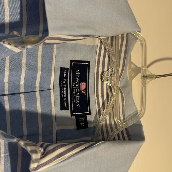 Vineyard Vine Button Down Size Medium - Picture 4 of 6